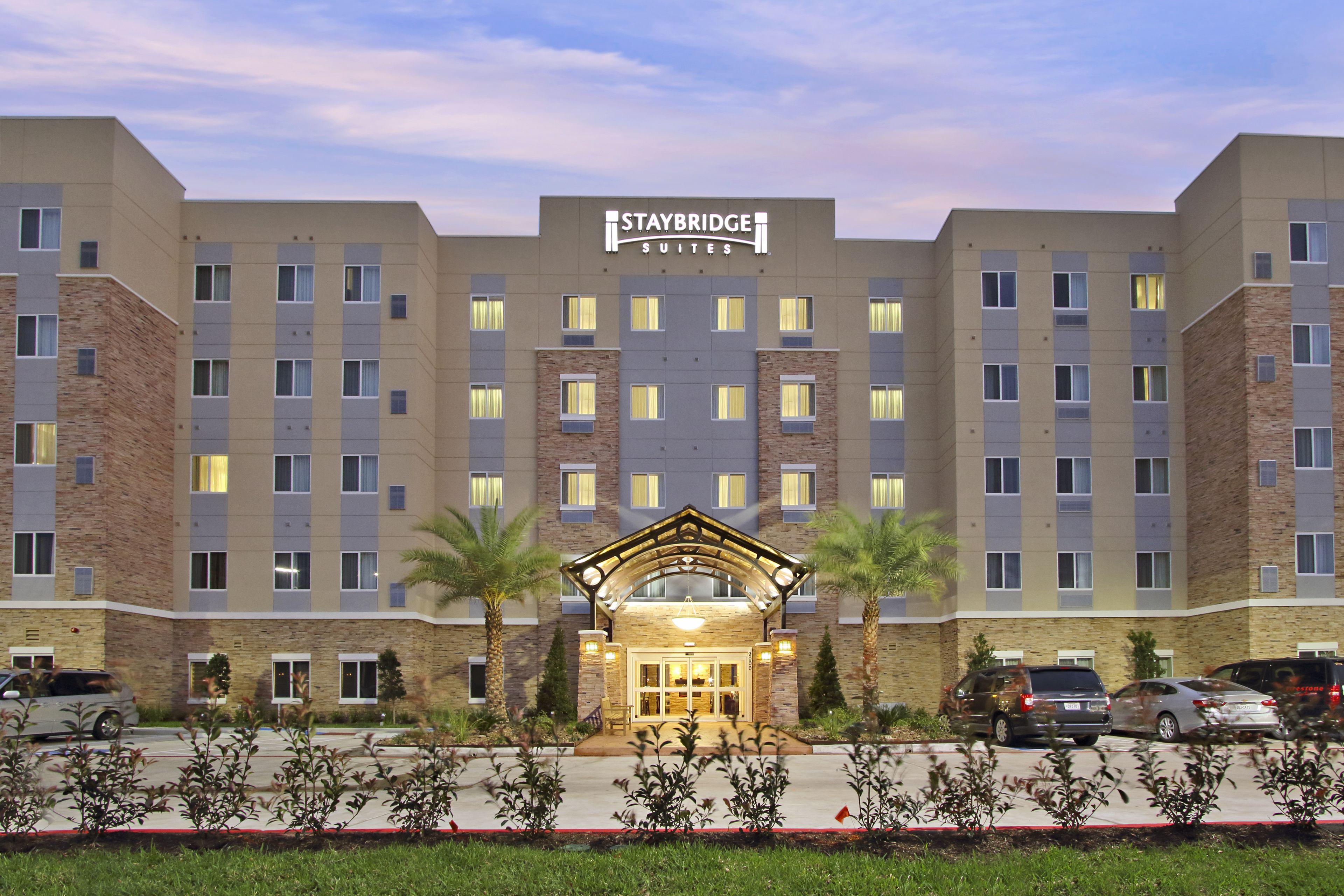 Where to Stay Near Memorial Park: 4 Houston Hotels Compared