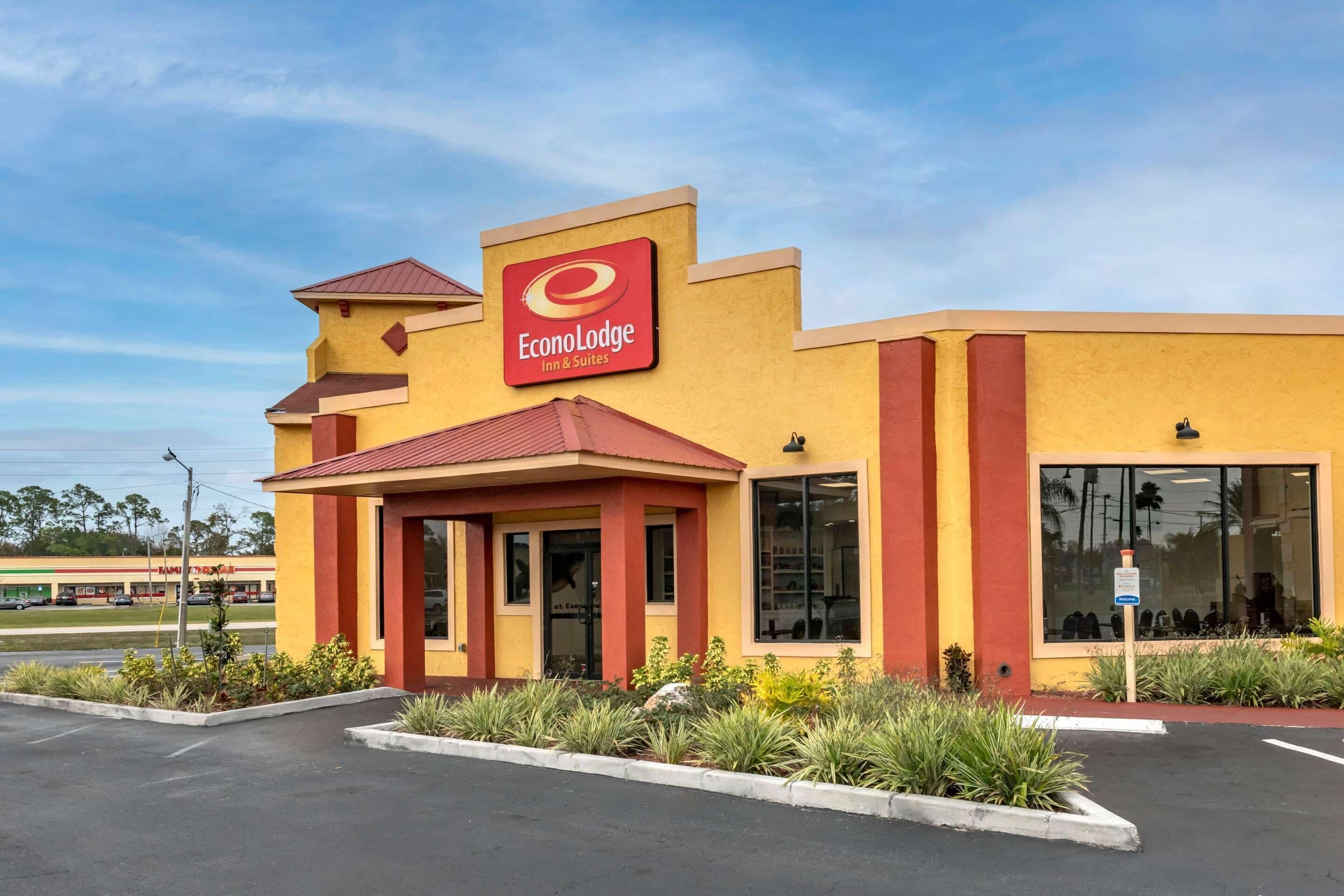 9 Budget Hotels Close to Prime Factory Outlet Mall, Orlando