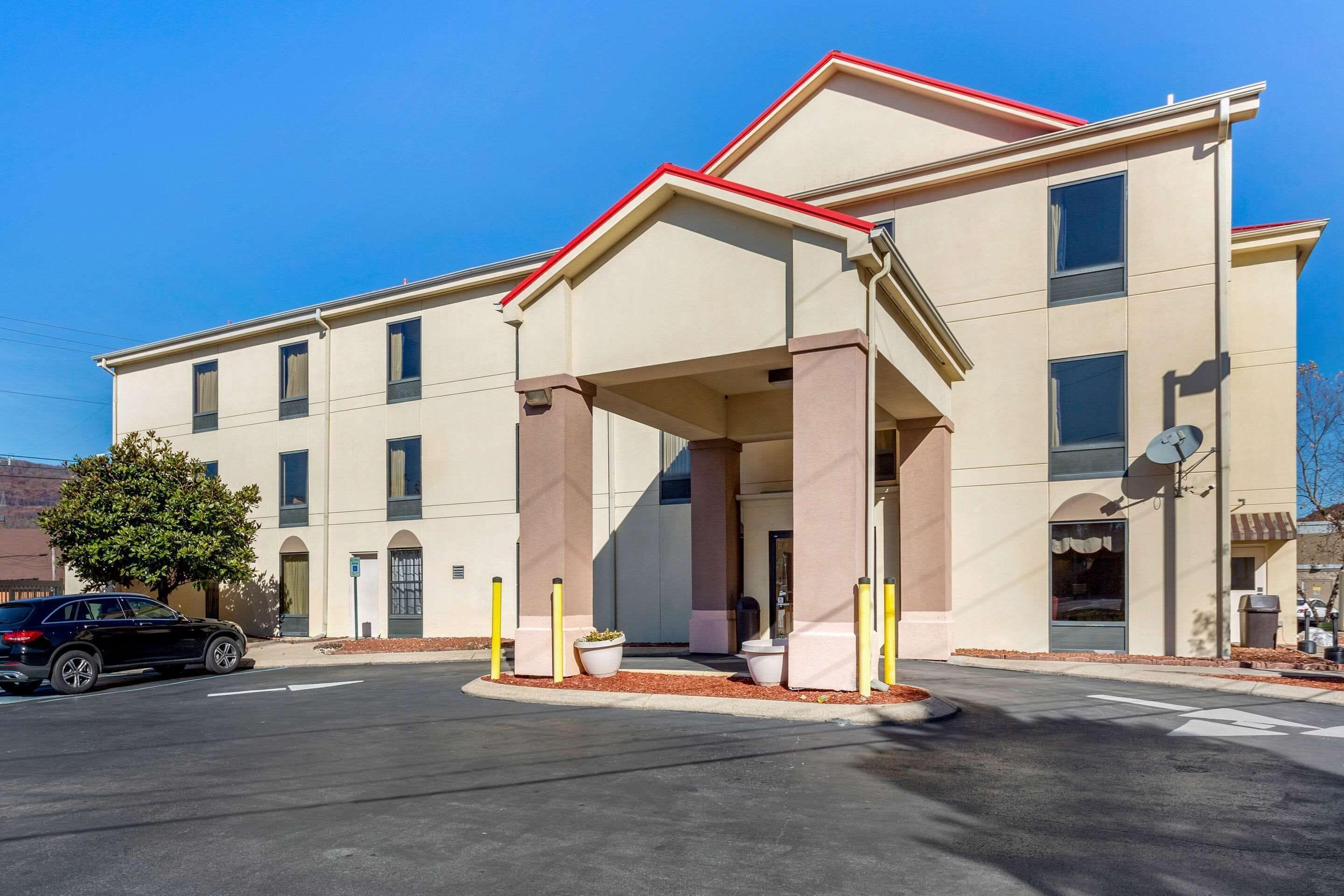 Staying Near Warner Park: 5 Budget Hotels Compared