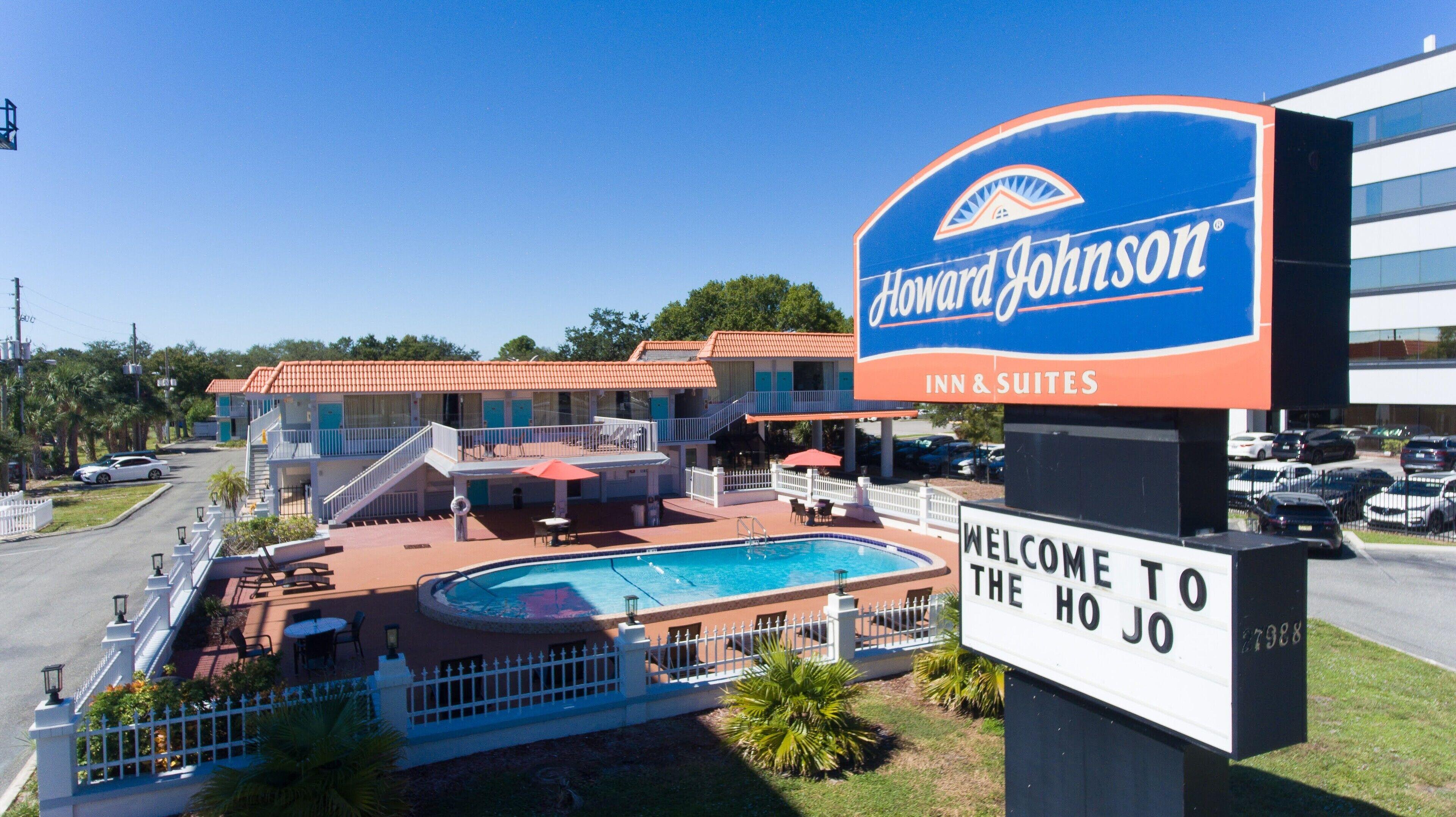 Staying Near Leisure Services: 4 Airport Hotels Compared