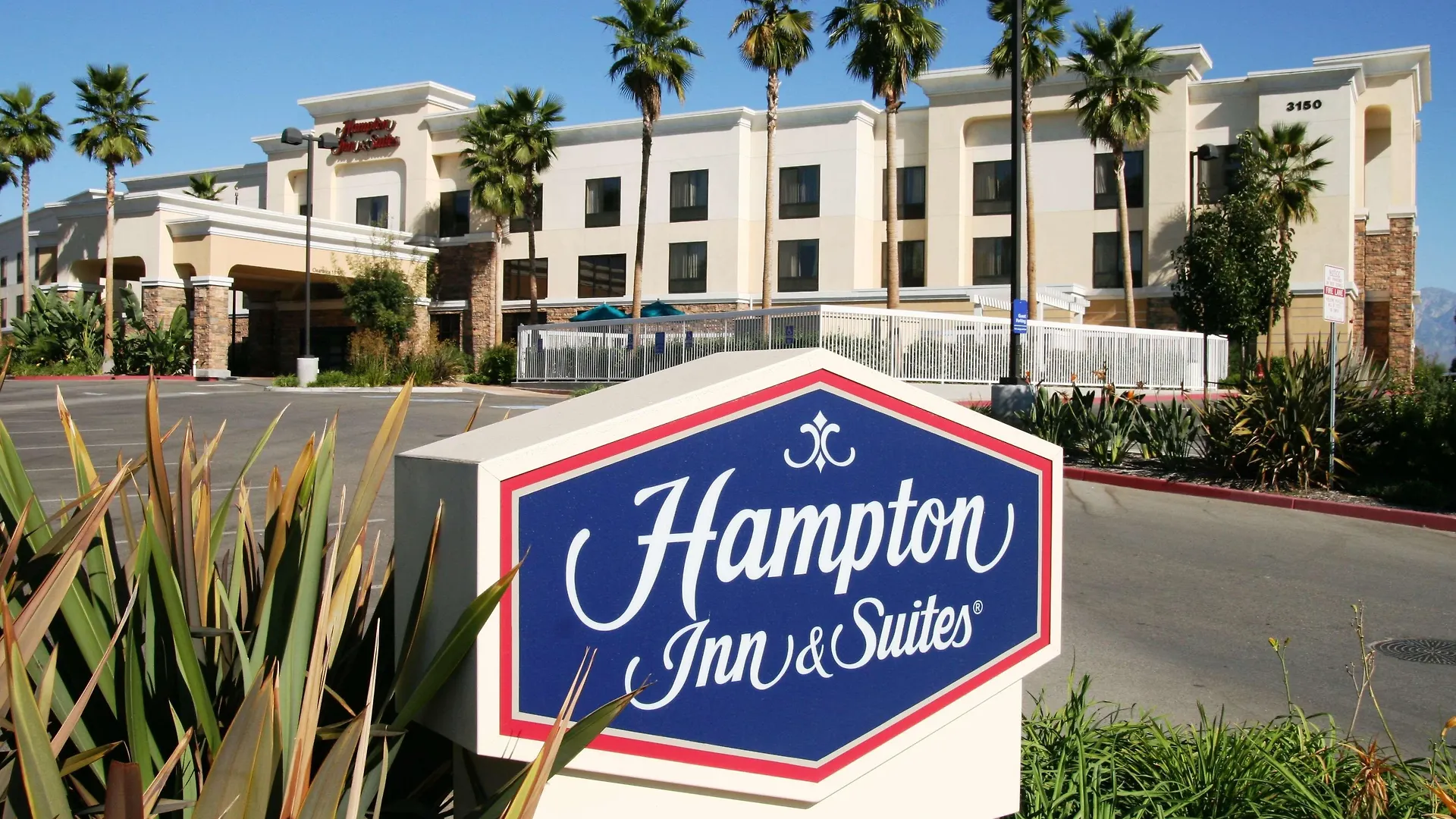 4 Top-Rated Hotels Close to Phillips Ranch Park, Pomona