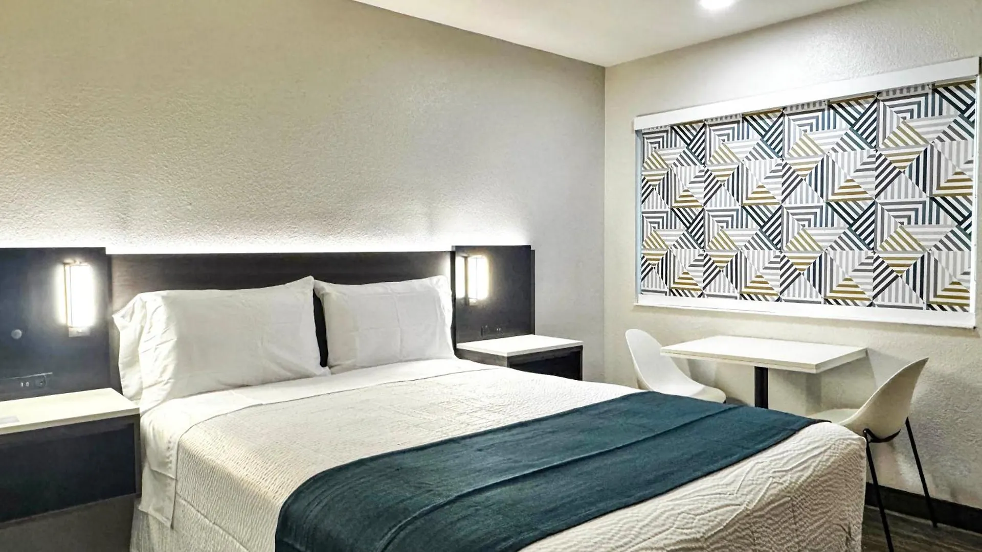 Staying Near Community Recovery Ctr: 4 Three-Star Hotels Compared