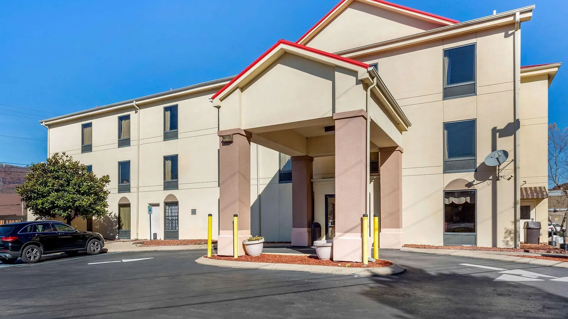 Staying Near Warner Park: 5 Budget Hotels Compared