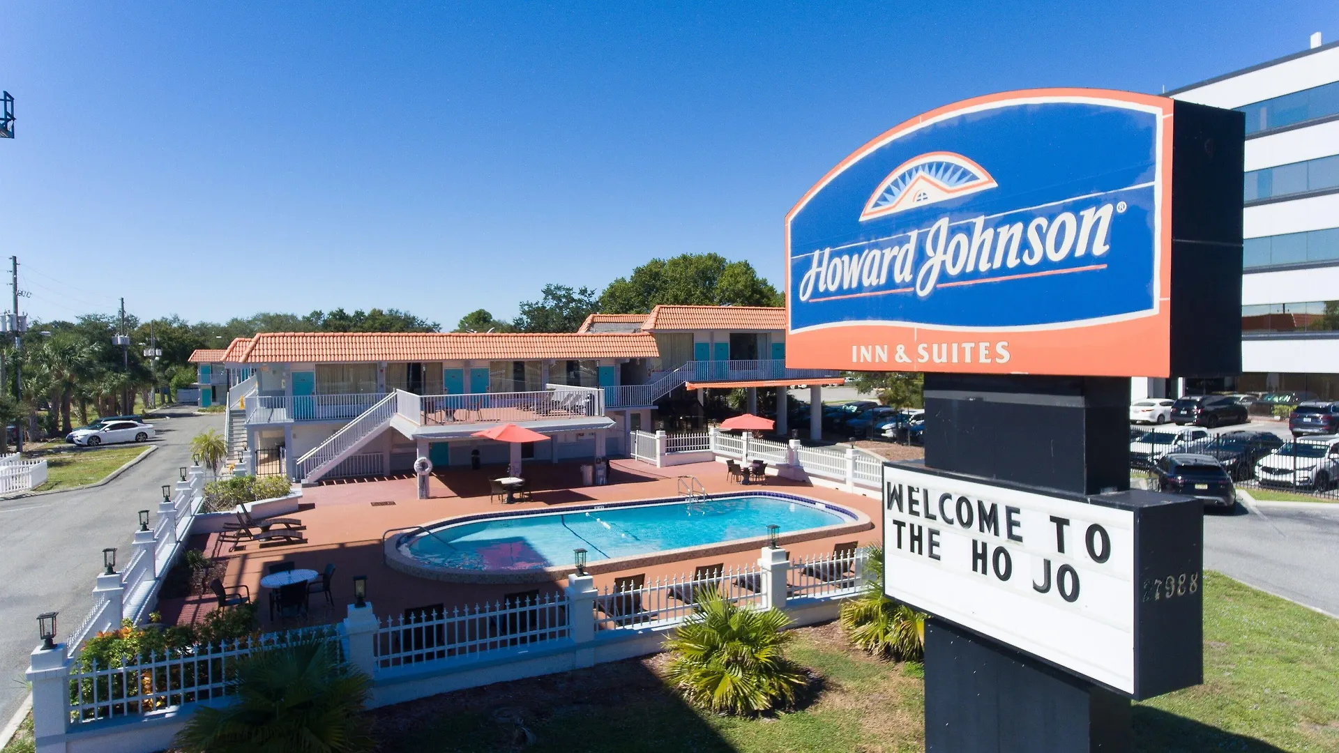 Staying Near Leisure Services: 4 Airport Hotels Compared