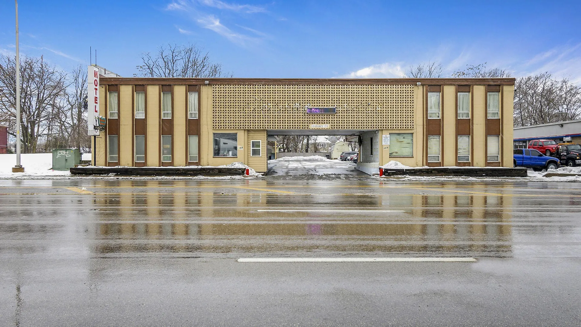 4 Smart Budget Hotels Near Lakeview Planetarium Worth Booking
