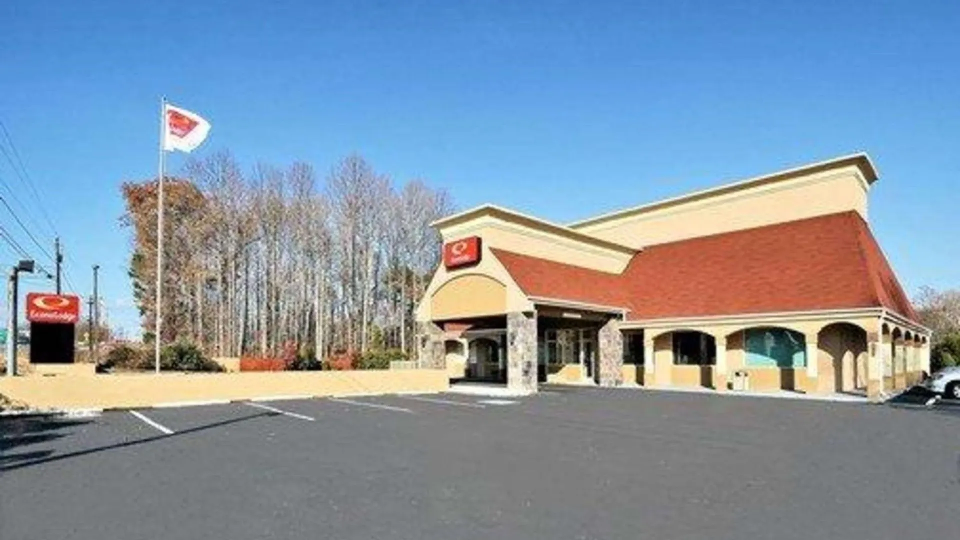 4 Budget Hotels Near Old Stone House Museum for Less