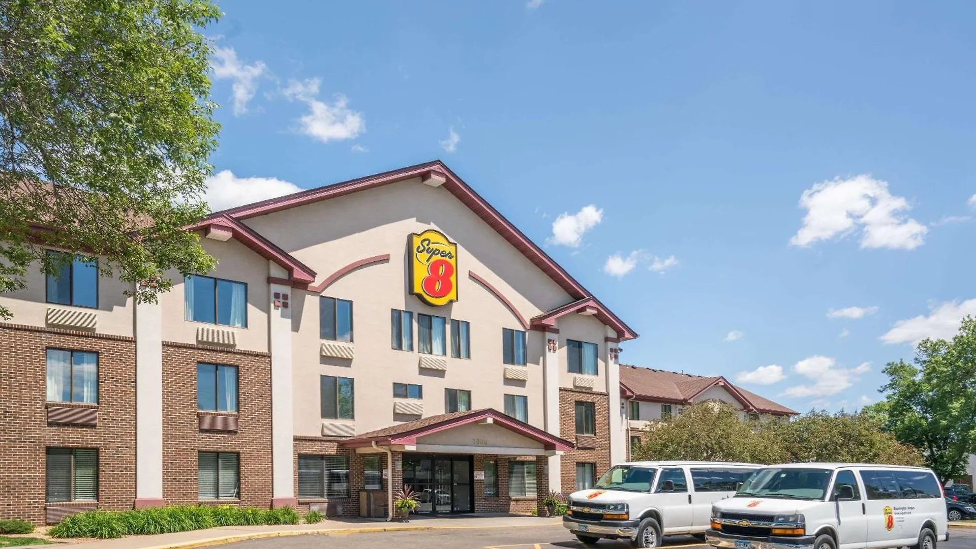 5 Budget Hotels Near Hyland Lake Park Reserve Worth Booking